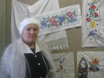 Карачёва Нина  Харитоновна со своими работами